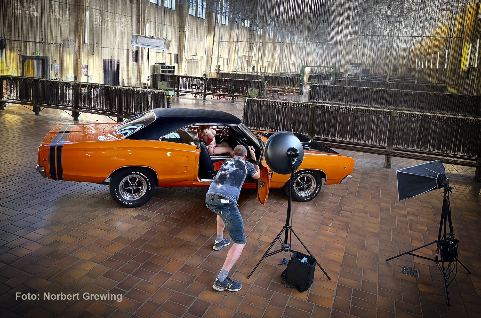 making of Foto vom Fotoshooting für den Oldtimer & Girls Kalender